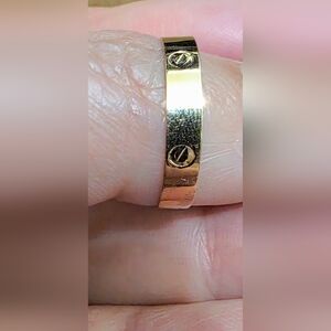 💕18k Thin Screw Ring- Size 8